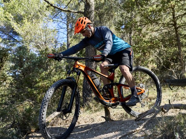 Durant cette leçon, El Profesor nous apprend à éviter un obstacle dans une épingle.