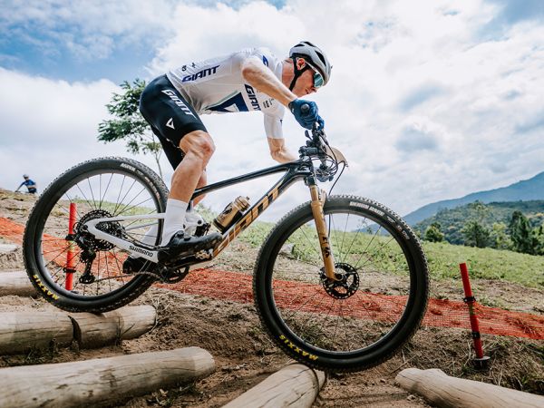 「GIANT FACTORY OFF-ROAD TEAM（GFORT）」チームキットを発売