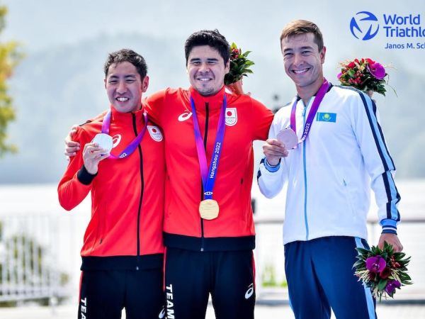 アジア大会トライアスロンで小田倉選手が銀メダル獲得