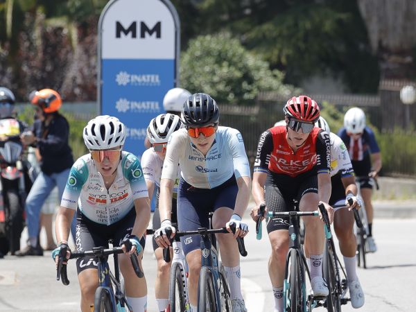 El Eneicat-Liv acaricia el podio en la Vuelta a Portugal Femenina tras...