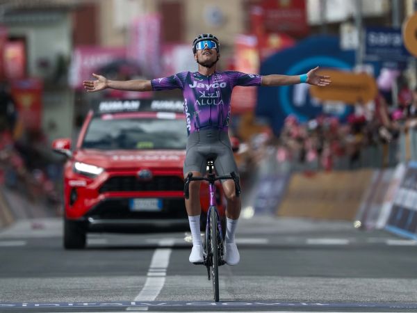 Plapp boekt solozege in de Giro d’Italia!