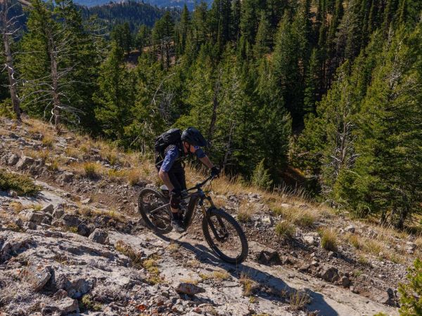 Reign E+ Singletrack World review