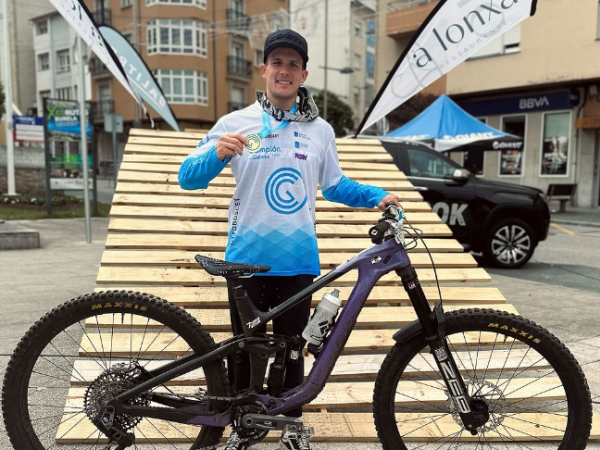 Marco Veiga se corona en el Enduro Monte Castelo: Campeón Gallego de E...