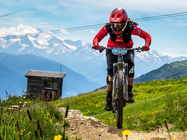 Mélina Damestoy nous raconte sa première saison de Coupe du Monde Enduro.