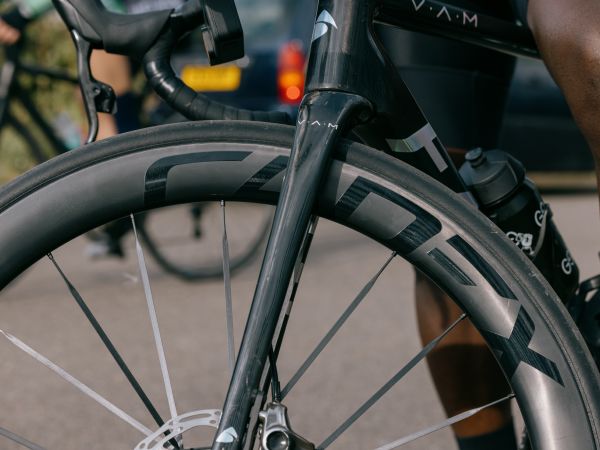 Cycling News Say CADEX 50 Ultra Wheelset is a 2022 Top Pick 