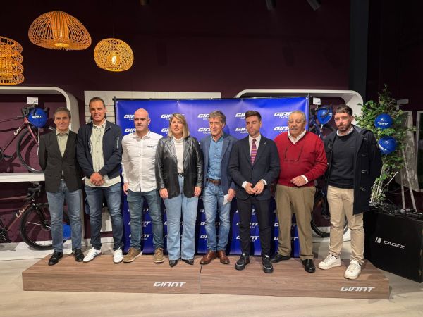 PEDRO DELGADO INAUGURA LA NUEVA GIANT STORE DE CARTAGENA