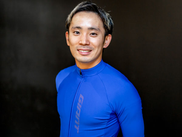 日本人唯一のXTERRAプロ選手　色川岳宏選手と機材サポート契約を締結