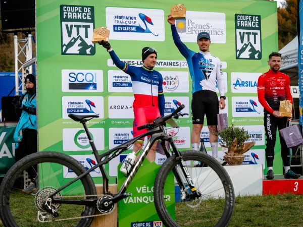 Victoire de Lorenzo Serres sur la Coupe de France VTT à Pernes-les-Fontaines!