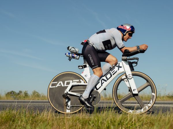 Blummenfelt verdedigt Europese Ironman-titel met nieuw parcoursrecord