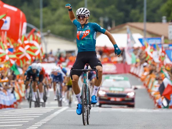 Urko Berrade se compromete con el Equipo Kern Pharma