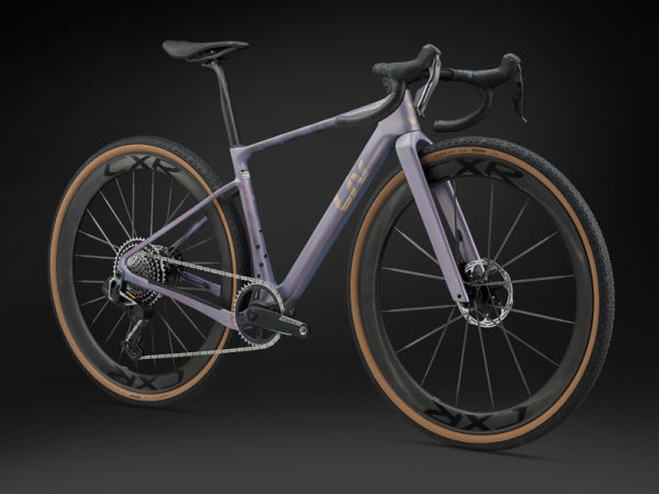 女性のためのグラベルレースバイク　DEVOTE ADVANCED SL 登場