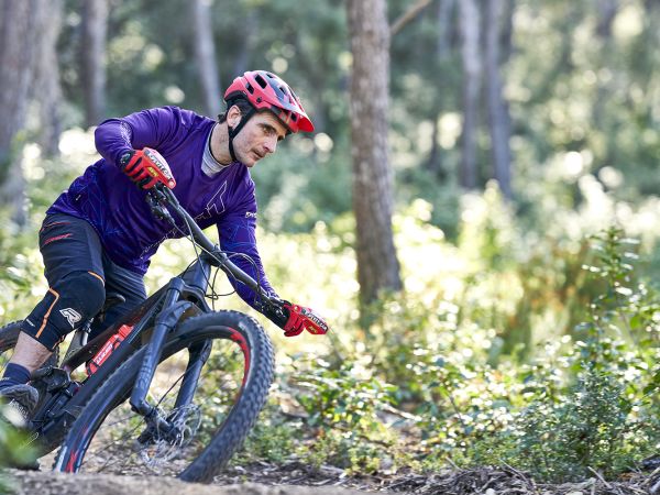 Leçon pilotage VTT Sebastien PetitJean - Prendre un Virage relevé
