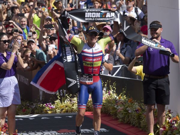 Iden nu doar c�?tiga Ironman Kona, ci seteaza ?i un nou record!