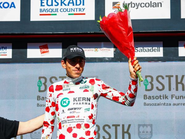 El Equipo Kern Pharma se muestra ofensivo en la Itzulia