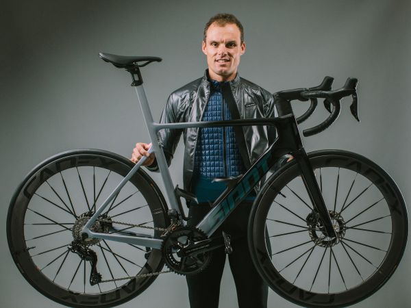 LUIS LEÓN SANCHEZ FORMARÁ PARTE DE LA FAMILIA GIANT & ETXEONDO.