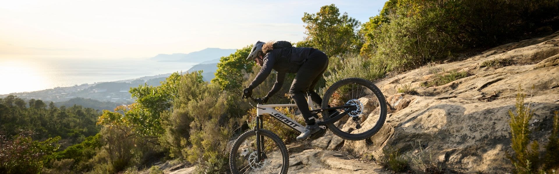 HOW DOES AN E-BIKE WORK?