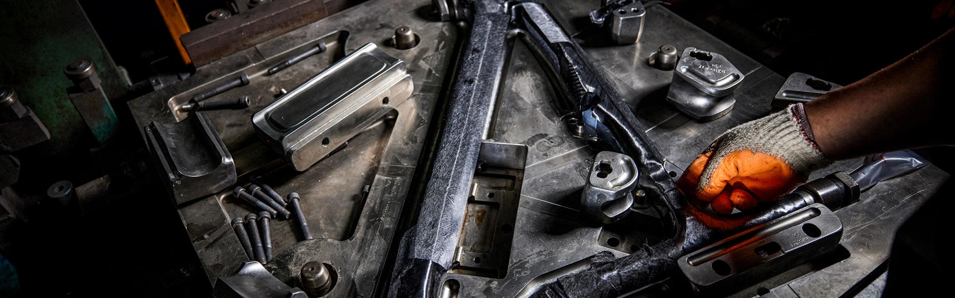 woman riding over boulder on xc bike