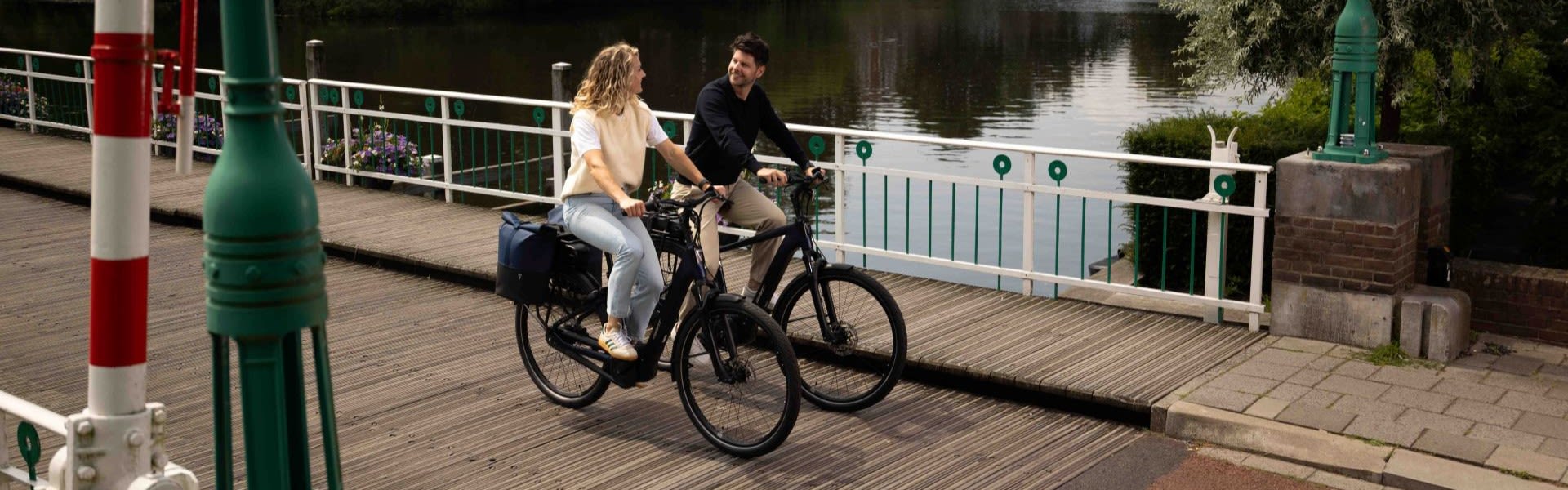 Twee mensen op hun Giant Explore E+
