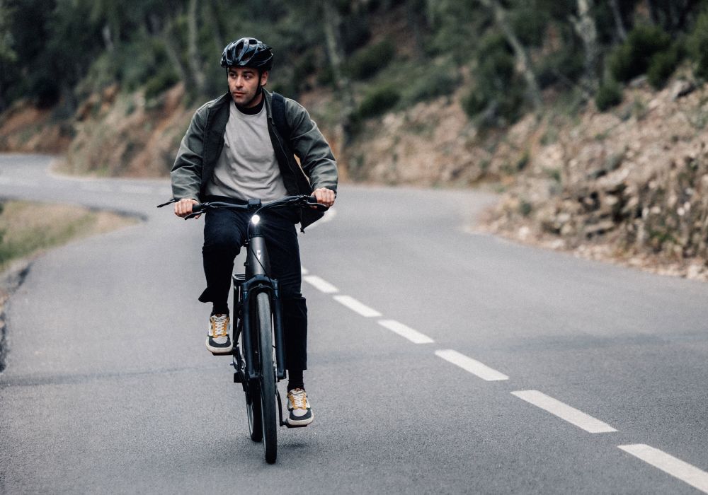 Fietser op een fietspad