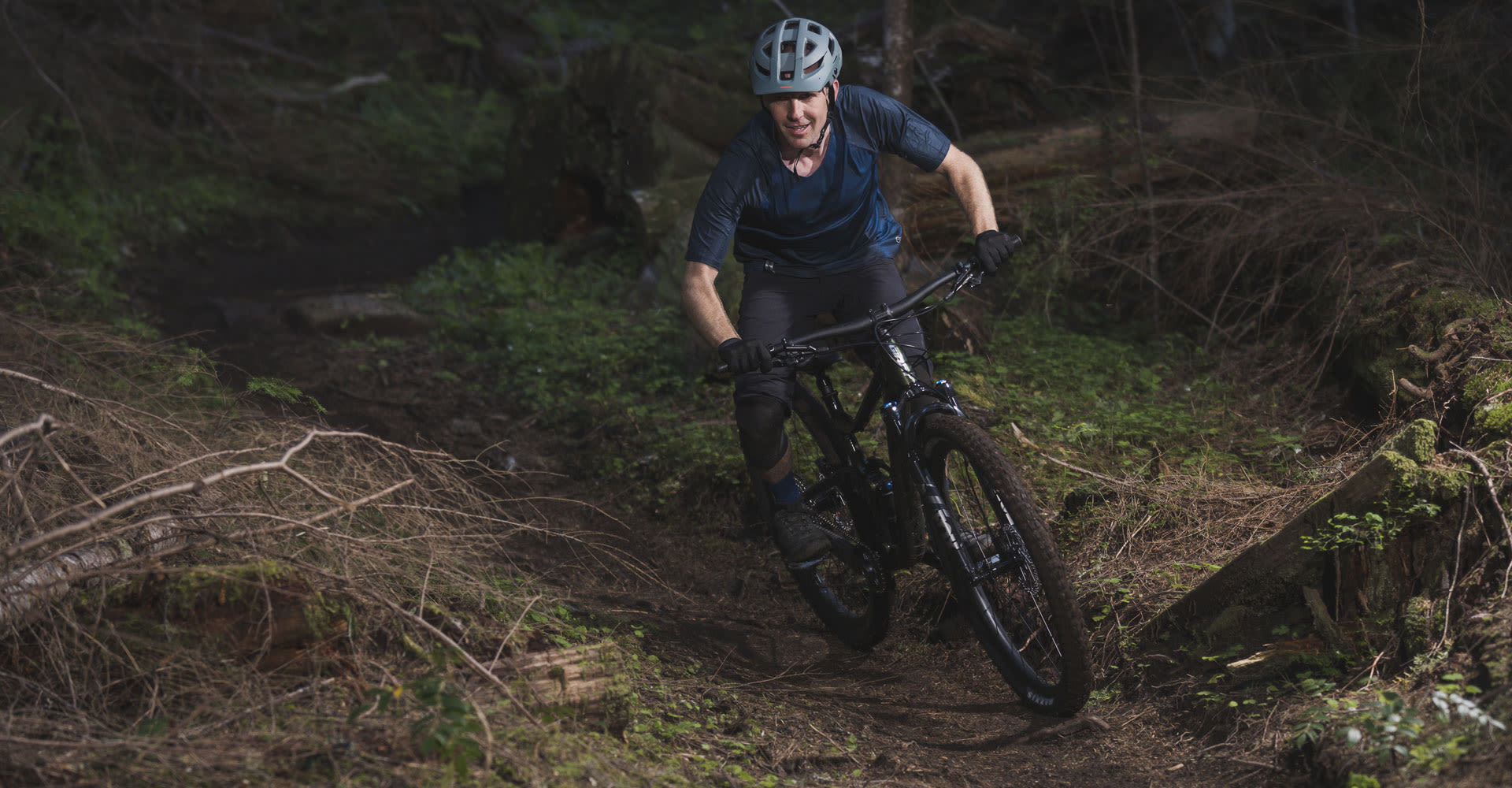 man riding giant trance 29 mountain bike down a bike trail
