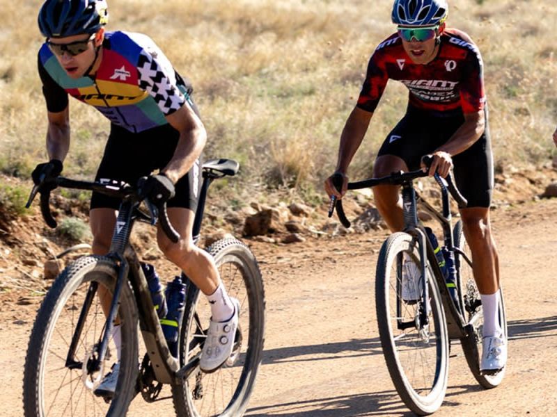 Des athlètes gravel Giant