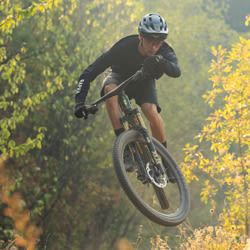 MY26_Anthem_X_Advanced_SL_0_ColorA_Action_HiRes_117