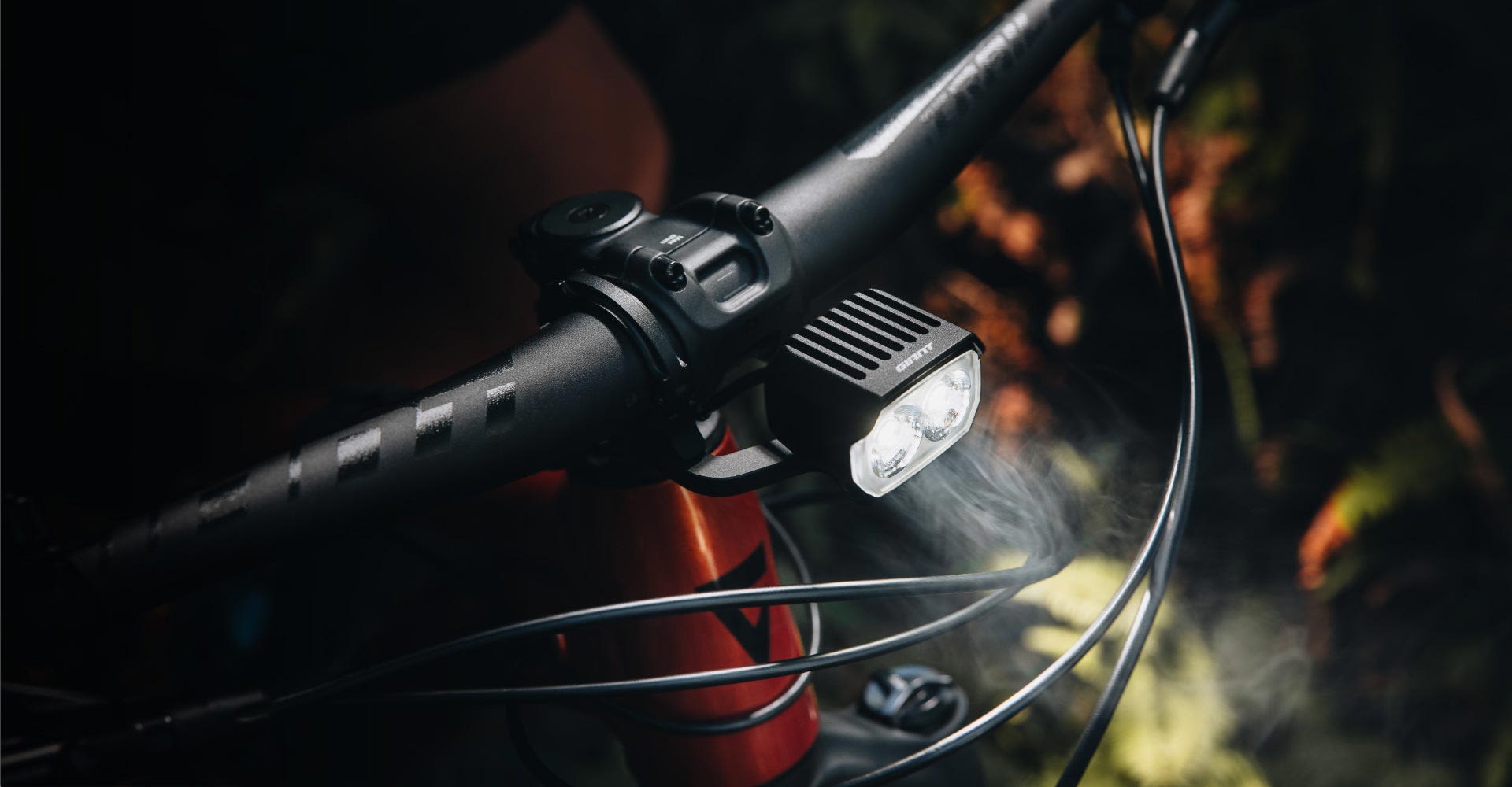 giant bicycle lights Recon Pro Front Bike Light / Headlight - 250 Lumen Giants Numen TL1 5 LED Taillight boasts 5 bright LEDs so you get noticed out on the road Giant Recon TL 100 Bike