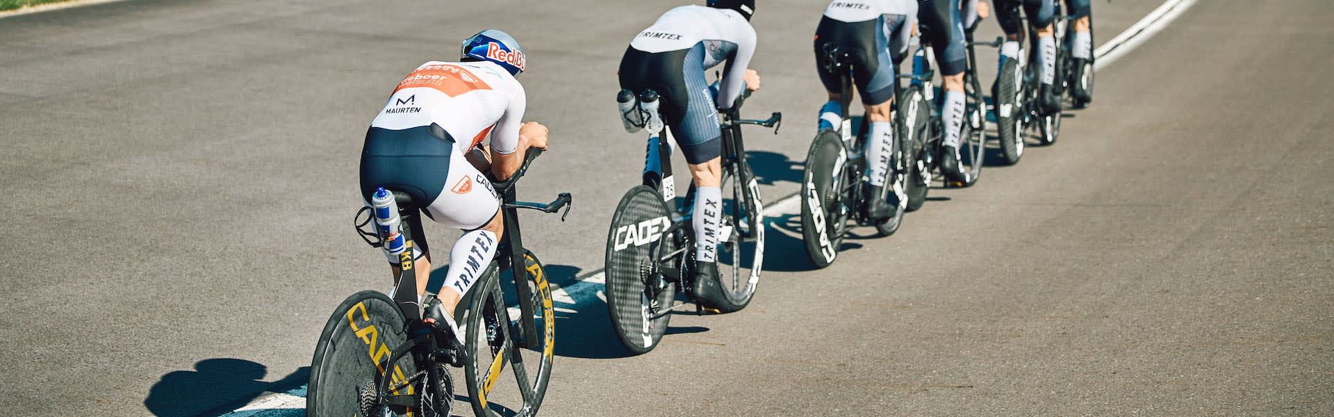 Action Photo of a CADEX triathletes at Sub7 event