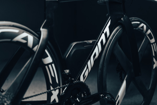 CADEX Aero 4 Spoke 1K Disc Tubeless Wheelsystem | CADEX Japan 日本