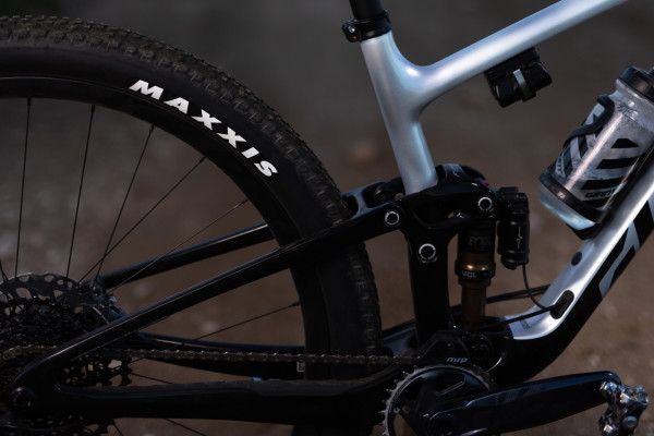 Giant anthem e bike hot sale