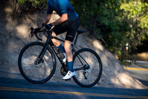 Giant defy advanced 1 road bike 2021 deals