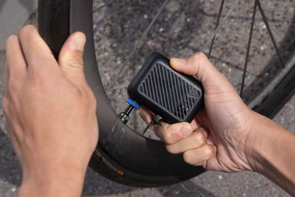 ★通電確認済み★ミニカム GIANT-700 iii ＋EQC2400#1435 Control Go E Mini Pump | Giant Bicycles US
