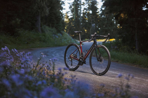 High Performance Endurance Road Bike Giant Defy Advanced Pro 2024 Giant Bicycles UK