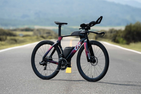 Avow Advanced SL (2025) | Women Triathlon / TT bike | Liv Cycling US