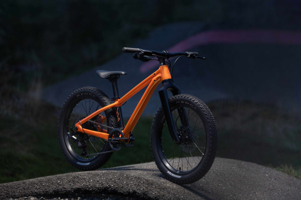 STP 20 (Carbon Fork) (2026) | Dirt Jumper bike | Giant Bicycles