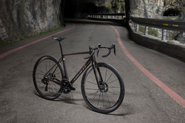 Giant TCR Advanced SL Ultimate Performance Road Bike Series 2025 Giant Bicycles Canada