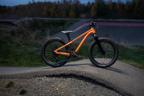 STP 20 (Carbon Fork) (2026) | Dirt Jumper bike | Giant Bicycles