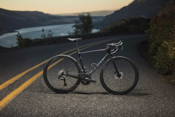 High Performance Endurance Road Bike 2024 Giant Bicycles Canada