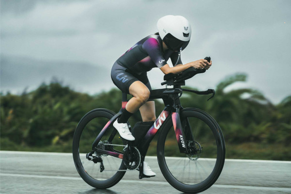 Avow Advanced SL (2025) | Women Triathlon / TT bike | Liv Cycling US