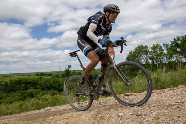 Ryan Steers, a rider with the U.S. regional Giant Co-Factory Off-Road Team, raced a prototype version of the Revolt Advanced 0 at the Dirty Kanza 200, a grueling 206-mile gravel race in Kansas. @PinnedGrit photo.