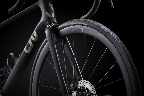 Engineered with proprietary Dynamic Balanced Lacing technology, the Giant Tubeless WheelSystem offers tubeless-ready performance for superior efficiency, pinpoint control, and comfort in one seamless package.