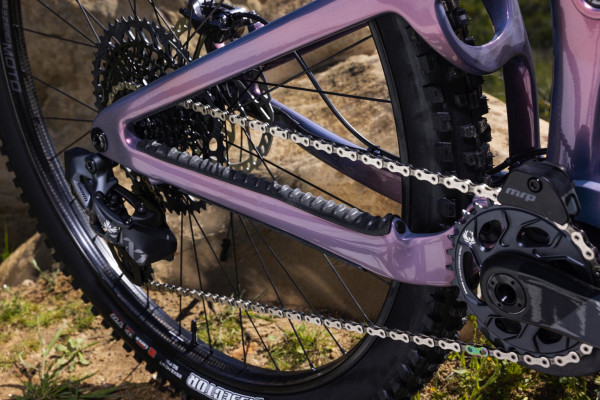  Updated chainstay protection helps keep chain slap damage at bay.