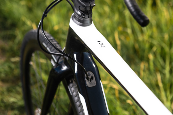 Bovenbuis van de TCX Advanced Pro 1 in Carbon/Unicorn White kleurstelling. Foto: Chris Milliman.