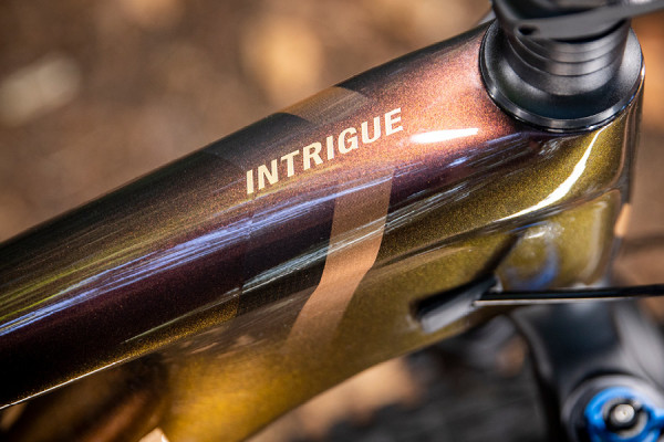 The Intrigue Advanced Pro 29 1, in Chameleon Mars. Availability varies by country.