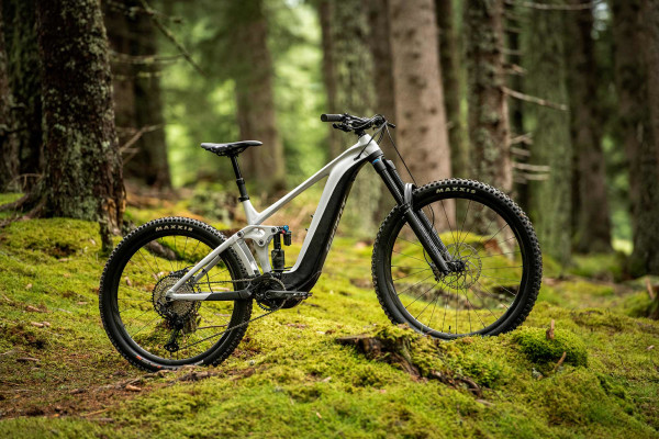 The Reign E+ 1 model features a Fox Float X2 Performance Elite rear shock, Fox 38 Float Performance Elite 170mm fork, and a Shimano Deore XT drivetrain. Availability varies by market. 