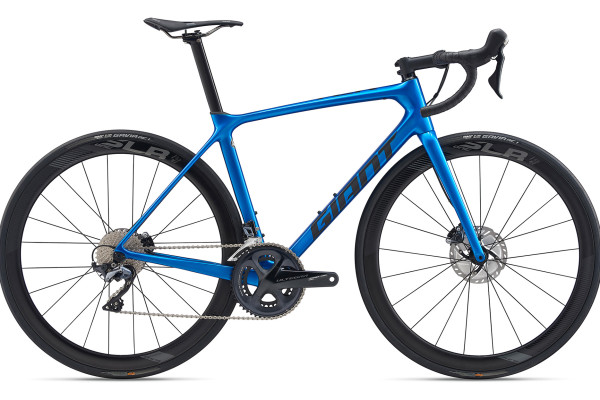 The 2020 TCR Advanced Pro 2 Disc KOM in Gloss Metallic Blue features a lightweight Advanced-Grade composite frameset and Shimano Ultegra hydraulic disc brakes. Availability varies by country.