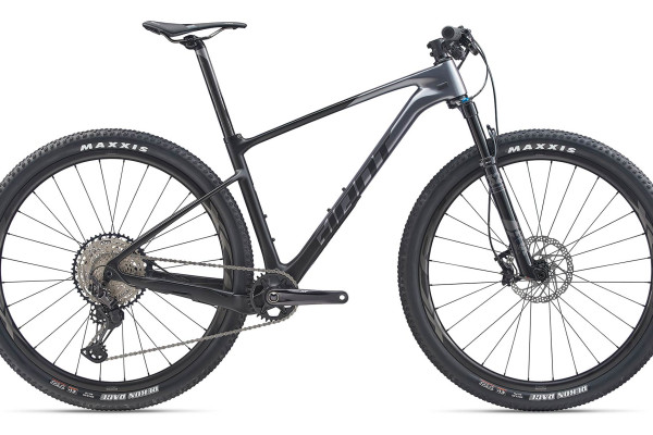 The 2020 XtC Advanced 29 1 features a lightweight Advanced-grade composite frameset, 100mm Fox 32 Float SC Performance fork, and Shimano XT drivetrain. Availability varies by country. 