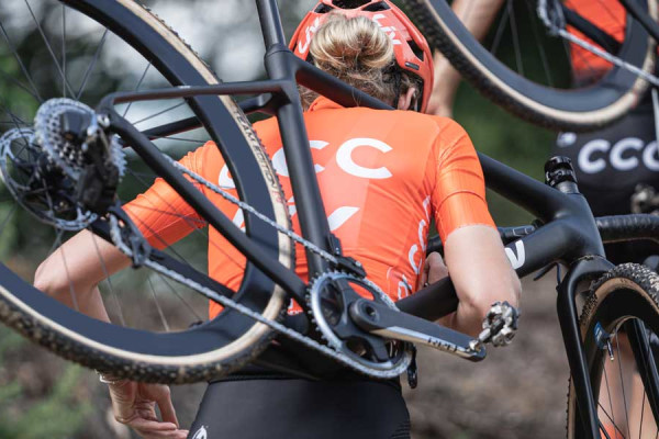 CCC-Liv Team riders Marianne Vos and Pauliena Rooijakkers began racing the Brava Advanced Pro during the 2019/2020 cyclocross season. 