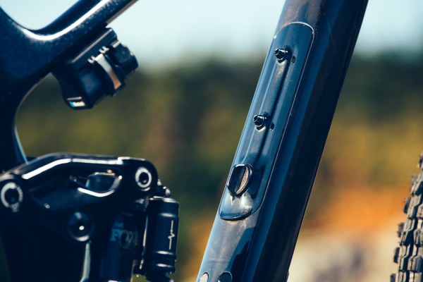 The down tube features an integrated storage system to carry essential tools or snacks. A clean, simple latch closure opens it up, and a water-resistant bag inside protects your gear.    
