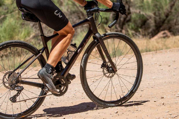 Three water bottle mounts on all Devote Advanced models and sizes ensure you stay hydrated. 
